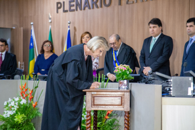 Desembargadores do TJSE prestigiam posse da juíza Brígida Declerc Fink no TRE/SE