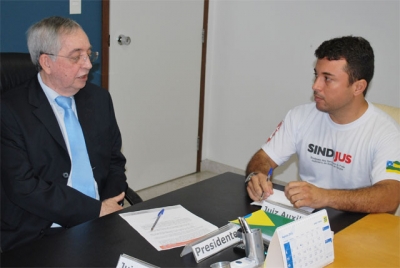 Presidente do TJSE recebe SINDIJUS e apresenta proposta de isonomia no auxílio-alimentação