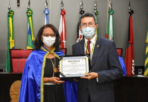Academia de Ciências Contábeis homenageia Presidente do TJSE com medalha
