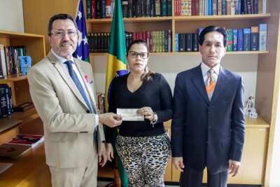 Desembargador doa parte da arrecadação do lançamento de livro para crianças acolhidas