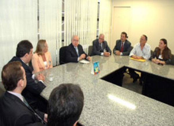 Governador em exercício tem audiência com Secretários, membros do TCE e do TJ