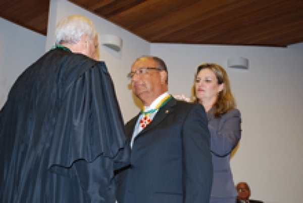 Desembargador recebe honraria da Justiça do Trabalho