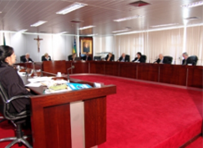 Pleno define lista tríplice