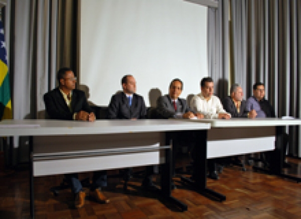 Apenados recebem certificado de curso de pintor imobiliário