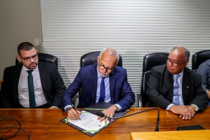 Prefeito sanciona no TJSE lei que impulsiona execuções fiscais do município de Aracaju