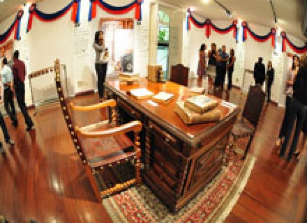 Memorial do Judiciário lança mostra Les Novembres de Bessa