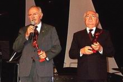 Presidente do TJ recebe troféu da ASI