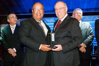 Presidente TJSE recebe homenagem do Sinduscon/SE