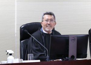 Desembargador Edson Ulisses participa da última sessão do Pleno antes da aposentadoria