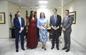 Presidente do TJSE recebe diretoria da Iguá para discutir futuras parcerias