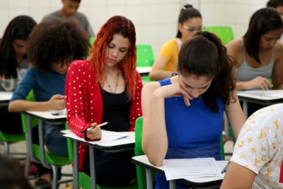 Estudantes de nível médio fazem prova para vaga de estágio no TJSE
