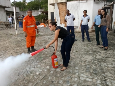 TJSE realiza treinamento para prevenir e combater princípios de incêndio