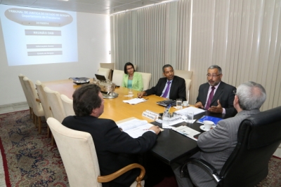 Presidente do TJSE recebe OAB/SE para falar sobre pagamento de precatórios