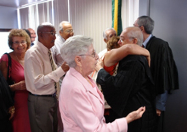 Governador sanciona Lei que cria o auxílio-saúde