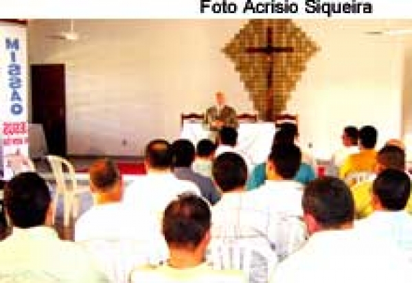 Pascoal fala ao clero sobre os Fóruns Integrados