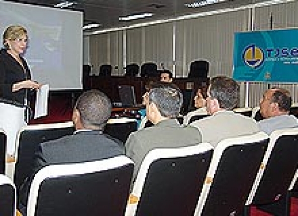 Presidente se reúne com juízes de Família e da Fazenda Pública