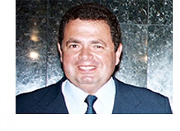 Esmese empossa novo diretor