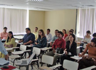 Assessores de juiz participam de treinamento