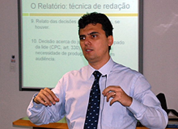 Nagibe de Melo Neto ministra 1ª aula de Sentença Cível na Esmese