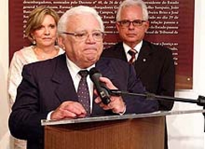 Livro de Ministro é lançado no Memorial