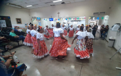 Projeto Idoso Esperto leva apresentação folclórica e junina aos Fóruns Integrados do bairro Santa Maria