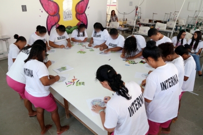 Paz em casa: Presídio Feminino recebe programação especial