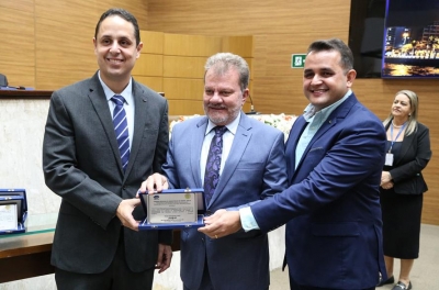 Presidente do TJSE recebe homenagem do Conselho Regional de Administração (CRA-SE)