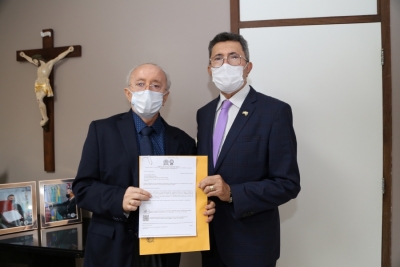 Presidente do TJSE entrega à Alese projeto de revisão anual dos servidores