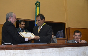 Presidente do TJSE prestigia homenagem a Cézar Britto na Assembleia Legislativa