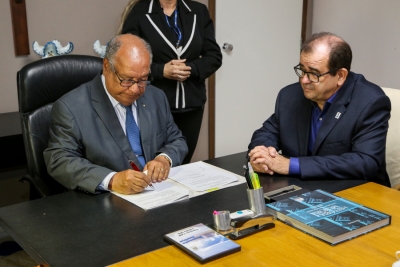 TJSE e UFS firmam convênio para divulgação de informações jurídicas na Rádio UFS