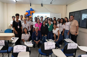 Jovens aprendizes refletem sobre uso consciente da tecnologia no atendimento ao público