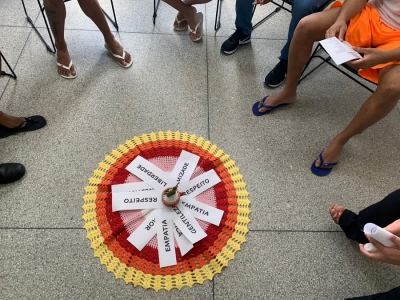 Adolescentes em cumprimento de medida socioeducativa participam de Círculo Restaurativo