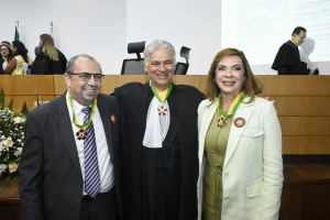 Desembargadores Iolanda Guimarães e Diógenes Barreto são homenageados pelo TRT20