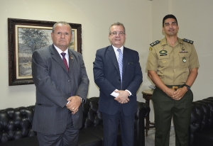 Presidente do TJSE recebe visita de novo comandante do 28 BC
