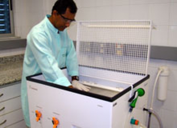 Arquivo Judiciário recebe computadores e máquina de restauro