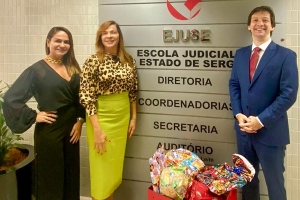 Ejuse entrega brinquedos doados para o Prefem