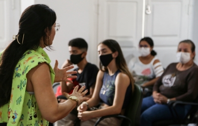 Estudantes têm aula prática sobre acessibilidade nos museus no Memorial do Judiciário
