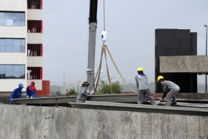 Telhado do Fórum Gumersindo Bessa passa por reforma