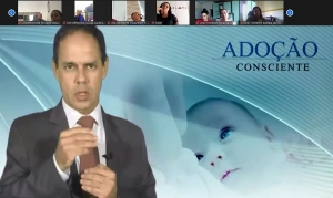 Postulantes à adoção participam de curso promovido pela CIJ
