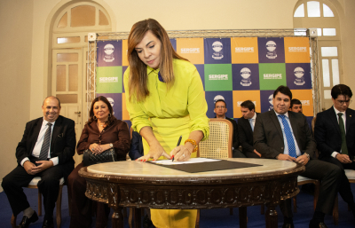 Governadora em exercício Iolanda Guimarães sanciona duas leis do Poder Judiciário