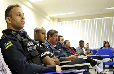 Policiais são capacitados para atendimento à mulher vítima de violência