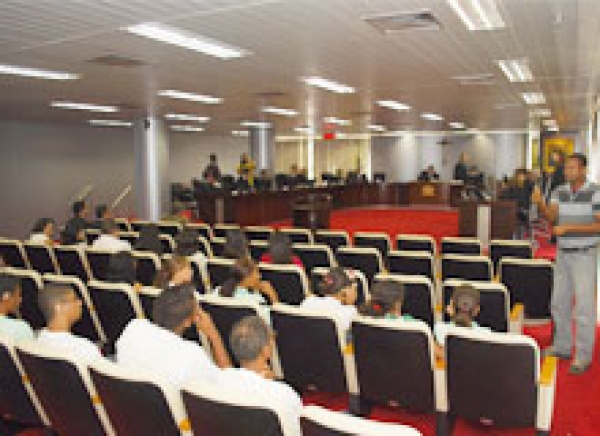 Alunos especiais visitam Poder Judiciário de Sergipe