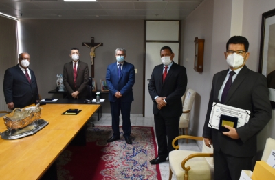 Presidente e ex-presidentes do TJSE recebem Medalha do Mérito Previdenciário