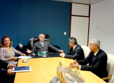 Presidente do TJ garante para OAB que mudança de horário não diminuirá atendimento