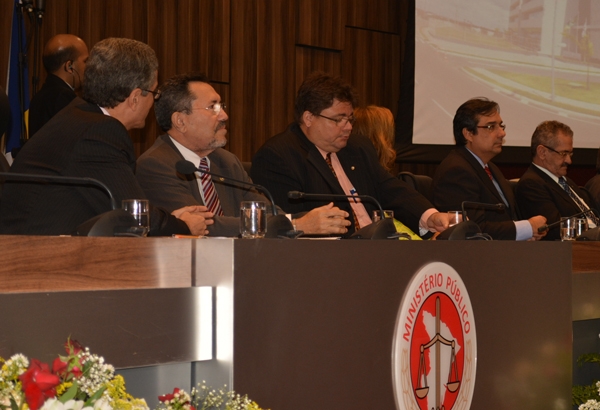 Presidente em exercício participa de reunião do Grupo de Direitos Humanos