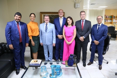 Presidente do TJSE recebe nova diretoria da Amase