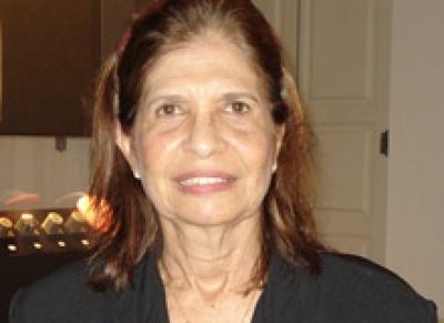 Escritora Ana Medina recebe prêmio literário