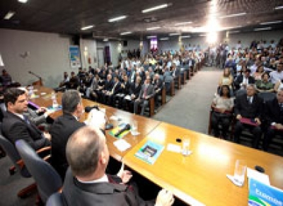 Presidente do TJSE conversa sobre campanha salarial com Sindiserj