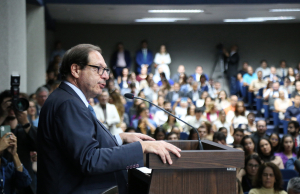 Vice-presidente do STJ profere palestra no TJSE e recebe título de cidadão sergipano