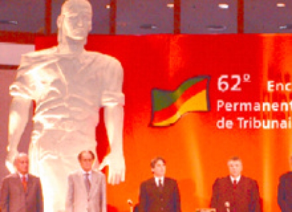 Judiciário amplia críticas ao governo